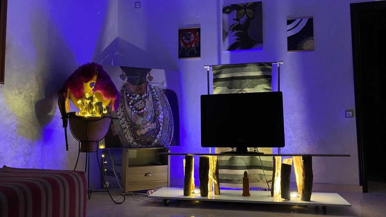 Dar Bisbis Marrakesh Apartment Bagian luar foto